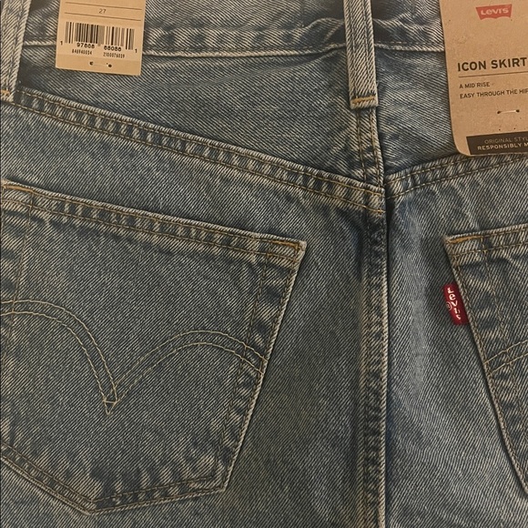 Women's Levi's® A-Line Button Front Mini Skirt Color: Shine Theory Size: 27 US 4 - Picture 5 of 5